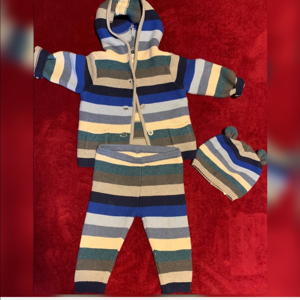 GAP Sweater set with matching hat GREAT CONDITION!!! WORN ONLY ONCE